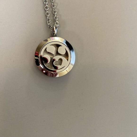 MiaLisa‎ Paw Print Oils Locket with Oils Pads NWT - Picture 5 of 6